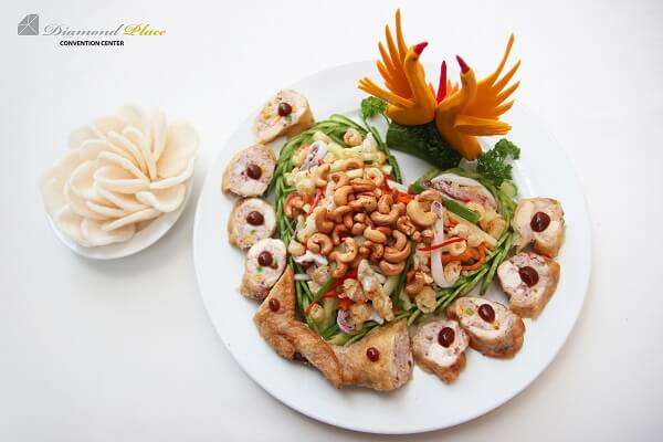 lựa chọn thực đơn cưới